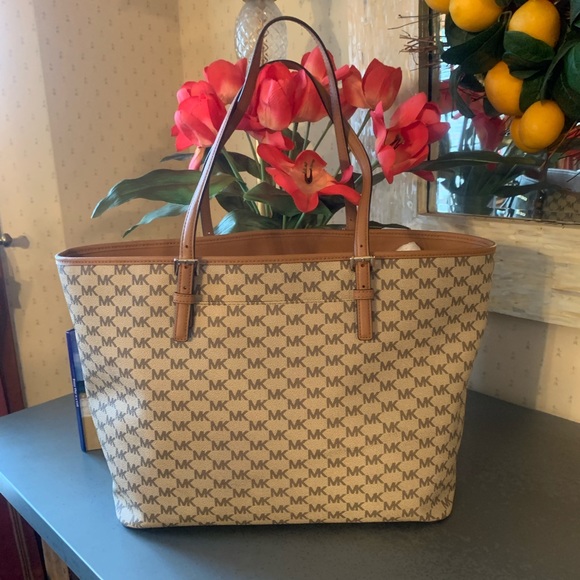 Michael Kors NEW NEVER CARRIED, large multi function tote. “MK” print logo. - Picture 3 of 10